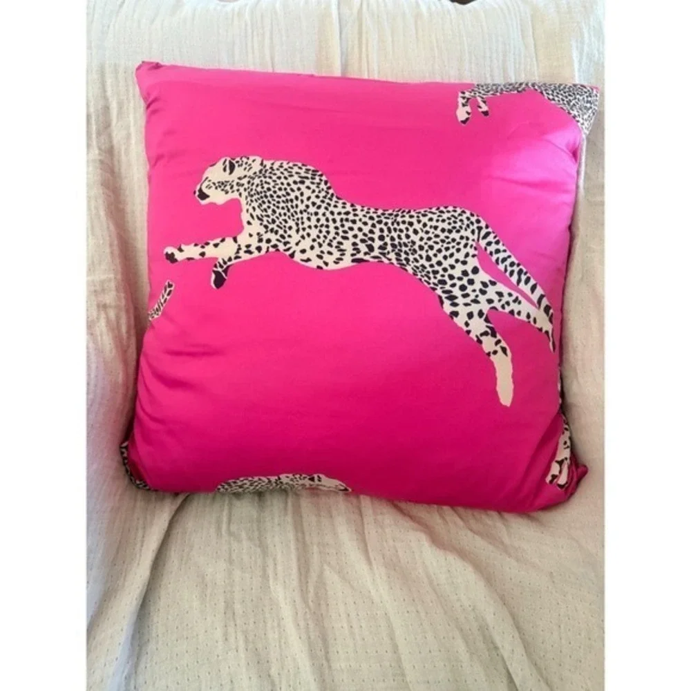 House of Scalamandre‎ LEAPING CHEETAH PILLOW Bubblegum Pink 22
